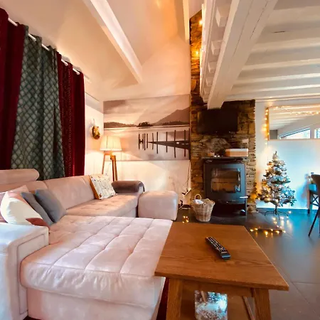 Gite Ecarlate 9 펜션 디넝